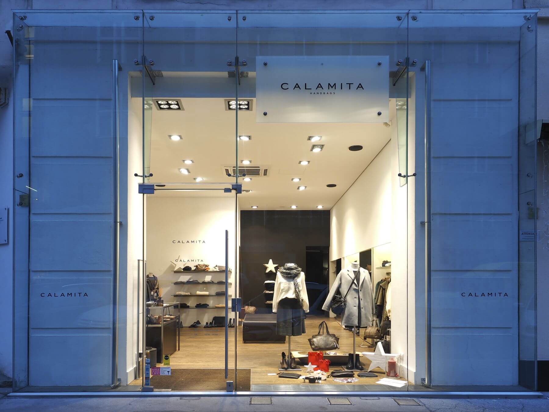 calamita | shop | wien 01 - Geschäfts-/Gewerbebetriebe